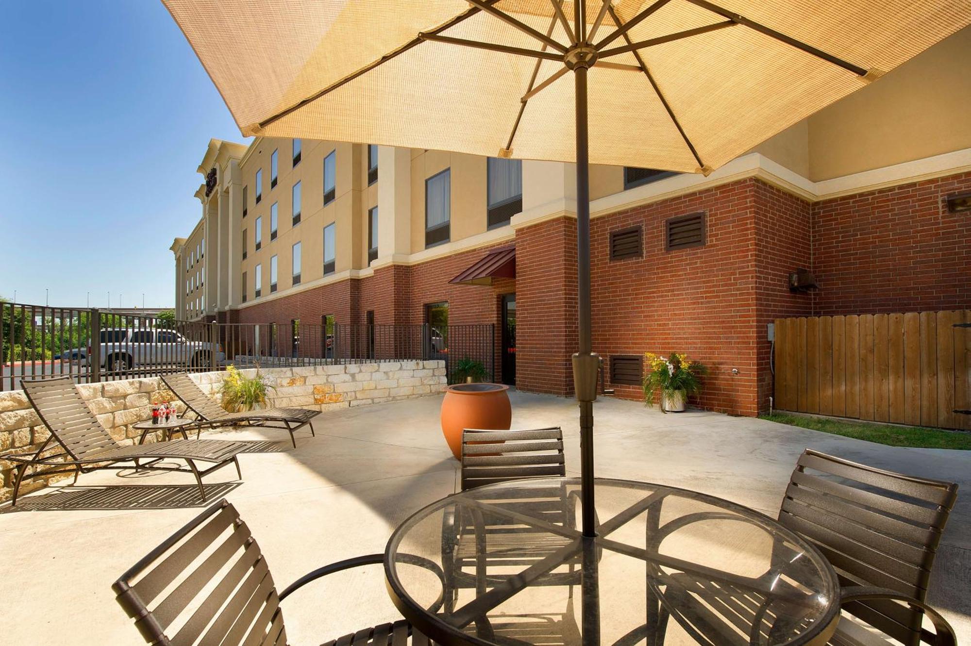Hampton And Airport Hotel 3*