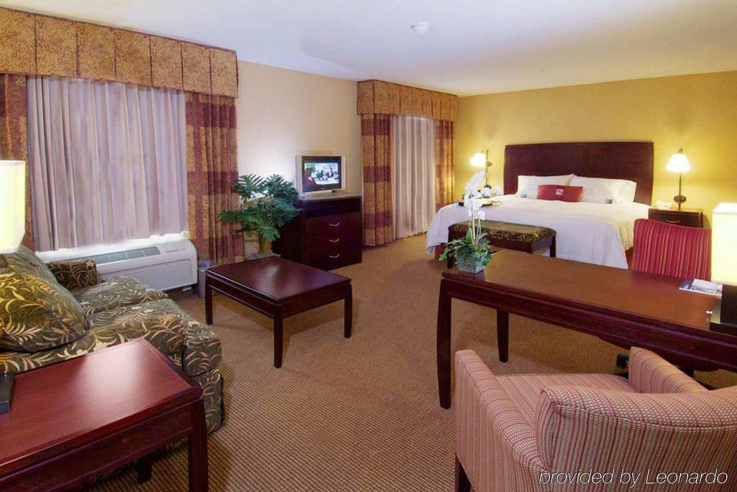 Hampton And Airport Hotel
