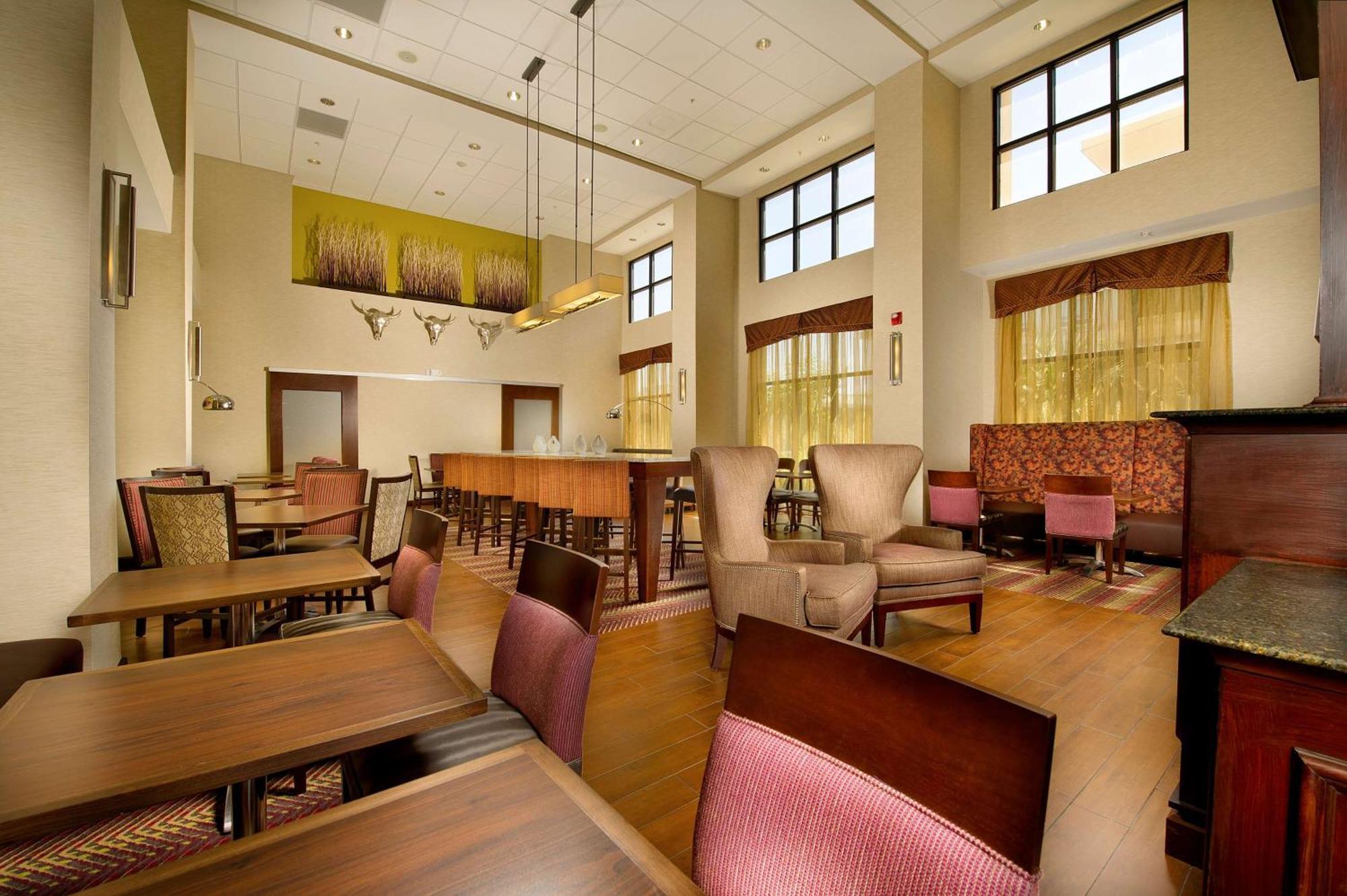 Hotel Hampton And Airport 3*